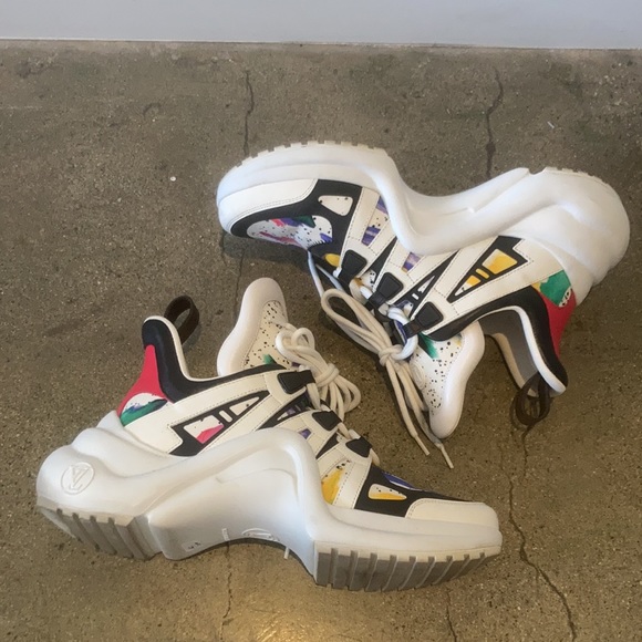 Louis Vuitton - Picture 2 of 5